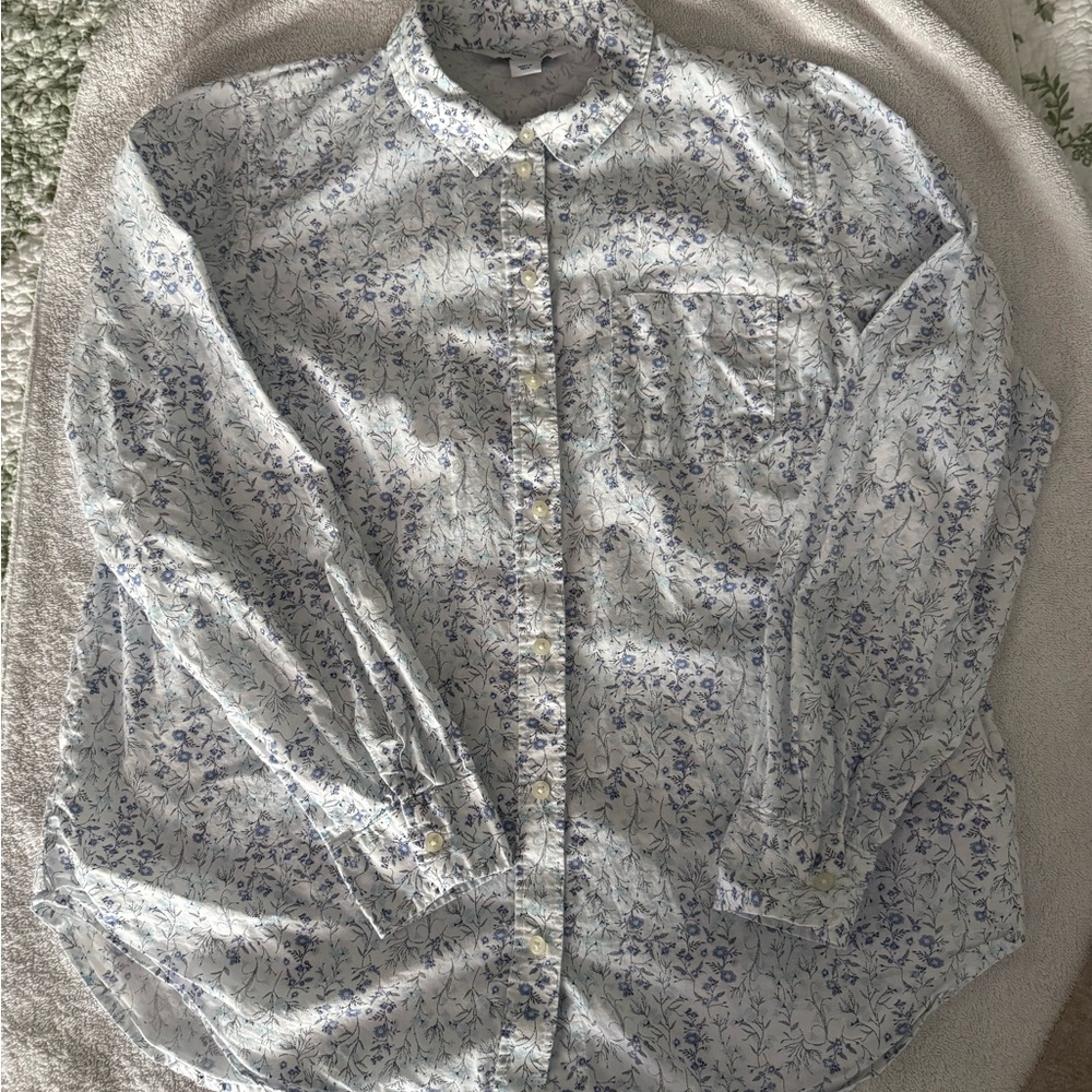 Old Navy Blue and White Casual Button Down Shirt